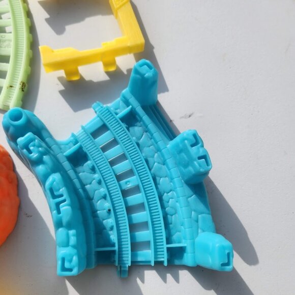 Fisher-Price Thomas & Friends TrackMaster Glowing Mine Set Glow in the Dark Set - Picture 13 of 13